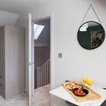 1-bed - 5-min Walk To Station - Long Lejlighed *