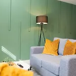 Lejlighed 1-bed - 5-min Walk To Station - Long *