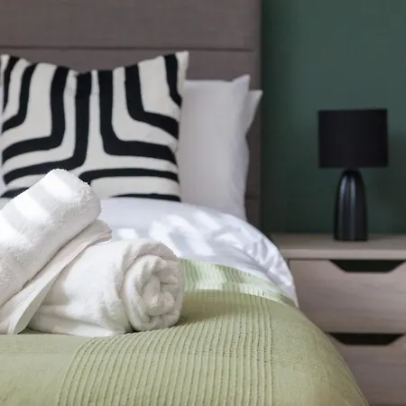 1 Bedroom Flat - Long Term Rates-contractors-professionals-relocation *