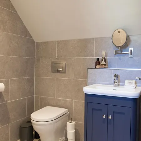 1-bed - 5-min Walk To Station - Long Leeds (West Yorkshire)