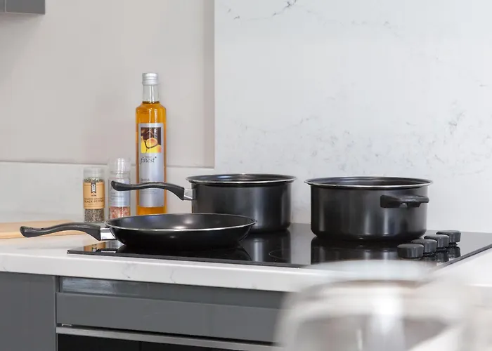 شقة 1-bed - 5-min Walk To Station - Long