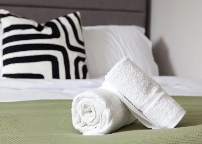 1-bed - 5-min Walk To Station - Long