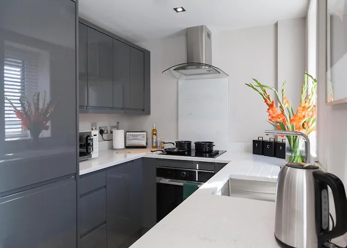 1-bed - 5-min Walk To Station - Long Apartamento *