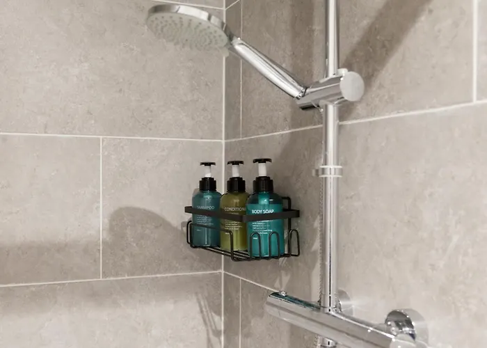 1-bed - 5-min Walk To Station - Long ليدز