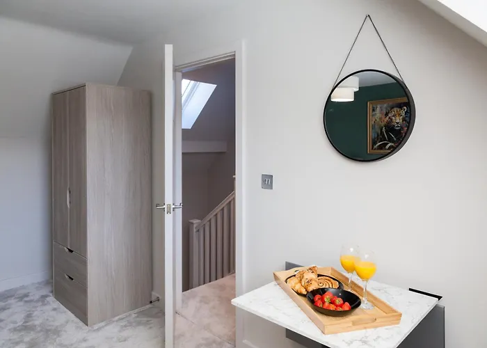 1-bed - 5-min Walk To Station - Long Apartamento *