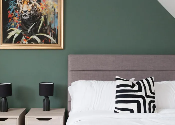 1-bed - 5-min Walk To Station - Long