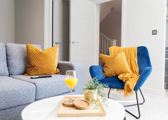 1-bed - 5-min Walk To Station - Long Apartamento