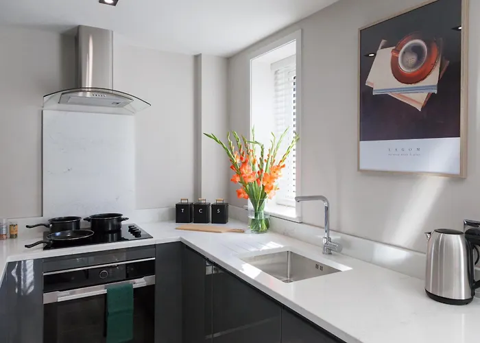 1-bed - 5-min Walk To Station - Long Apartamento *