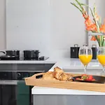 Appartement 1-bed - 5-min Walk To Station - Long