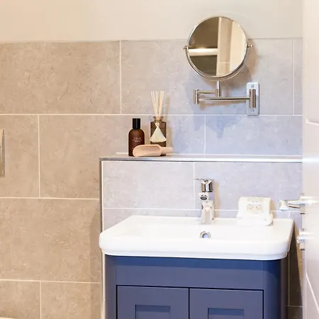 1 Bedroom Flat - Long Term Rates-contractors-professionals-relocation *