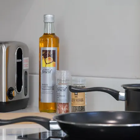 1 Bedroom Flat - Long Term Rates-contractors-professionals-relocation * Leeds (West Yorkshire)